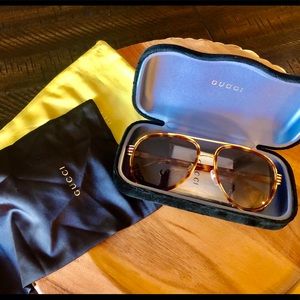 NEW GUCCI Unisex Aviator sunglasses!!🌟🌟🌟